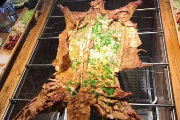 “生於內蒙,興於新疆”,烤全羊的遭遇或成“病態”,看如今啥樣 “生於內蒙,興於新疆”,烤全羊的遭遇或成“病態”,看如今啥樣