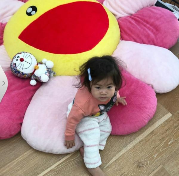 陳冠希母親和孫女溫馨同框,Alaia身高矚目,奶奶染金髮超時髦 陳冠希母親和孫女溫馨同框,Alaia身高矚目,奶奶染金髮超時髦