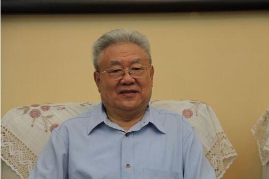 他給鄧小平當了43年的警衛員，生活低調，官至中將，從不透露身份