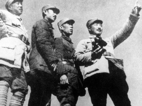 1936年，十歲孩童自稱走過長征，毛主席問誰能證明，他回答：賀龍