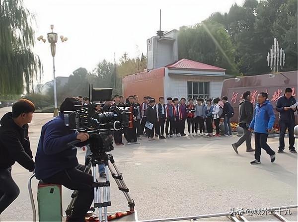 某綜藝未通知徵用電梯被物業轟走,綜藝拍攝不是特權 某綜藝未通知徵用電梯被物業轟走,綜藝拍攝不是特權