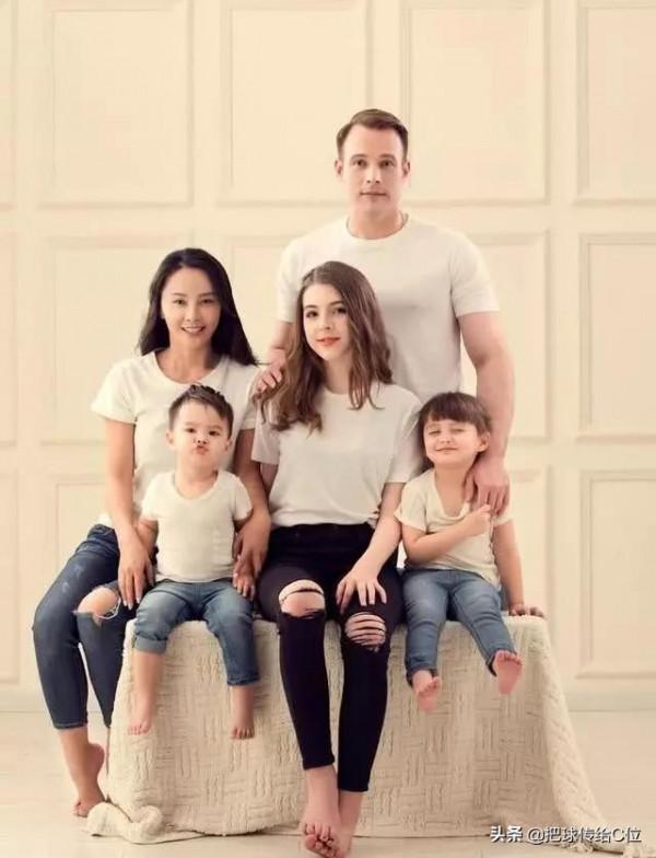 她是吳奇隆的前妻！二婚嫁到國外，被寵了8年，混血兒女太漂亮了