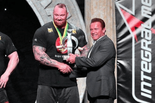 &OpenCurlyDoubleQuote;魔山&rdquo;看了羅尼&period;庫爾曼的自傳，打算打完拳擊賽後，轉項練健美