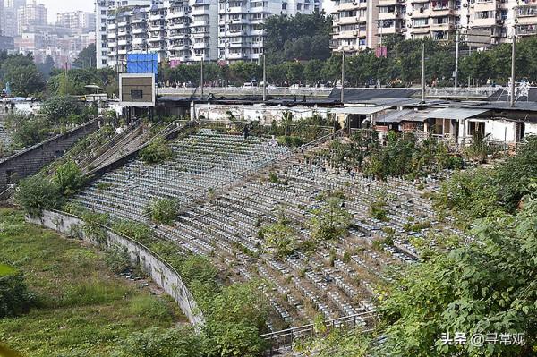 這個荒草叢生的重慶力帆足球場，會是更多俱樂部的結局嗎？