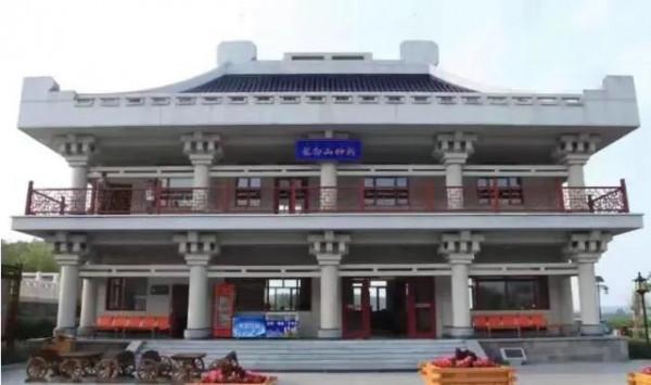 吉林寒露暖心之旅：六鼎山中故事多，清祖祠裡做訪客