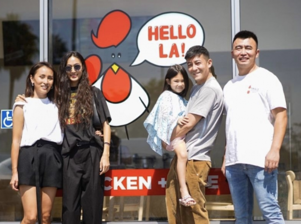 陳冠希曬慶生照,父女同款眉毛搶鏡,秦舒培親手烘焙蛋糕愛意濃 陳冠希曬慶生照,父女同款眉毛搶鏡,秦舒培親手烘焙蛋糕愛意濃