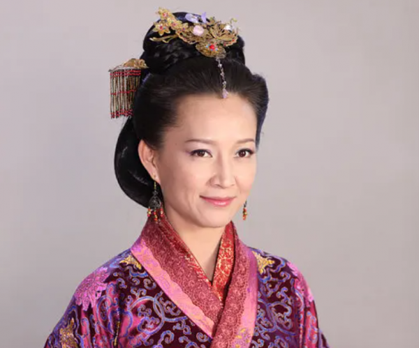 《甘十九妹》女主楊潞近況,移居國外生活滋潤,16歲兒子身材挺拔 《甘十九妹》女主楊潞近況,移居國外生活滋潤,16歲兒子身材挺拔