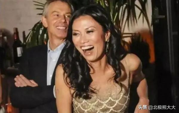 交際女王鄧文迪的“社交手段” 交際女王鄧文迪的“社交手段”