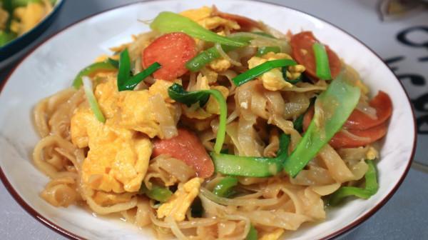 大排檔的炒河粉為啥好吃？教你一招，河粉不粘鍋不會坨，味道特香