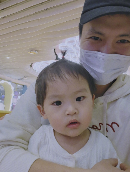 寧桓宇頻繁曬兒子，被質疑與前妻複合，周安琴回應：我們各自安好