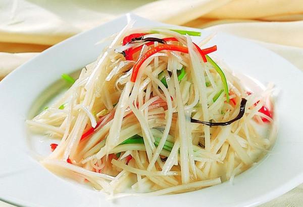 1個白蘿蔔加土豆，28年來頭一次見這做法，掀開蓋子流口水了，香