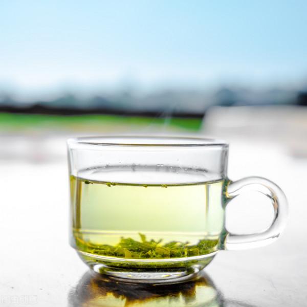 從天真女孩到絕望主婦再到傲骨賢妻，這是多少女人走過的路