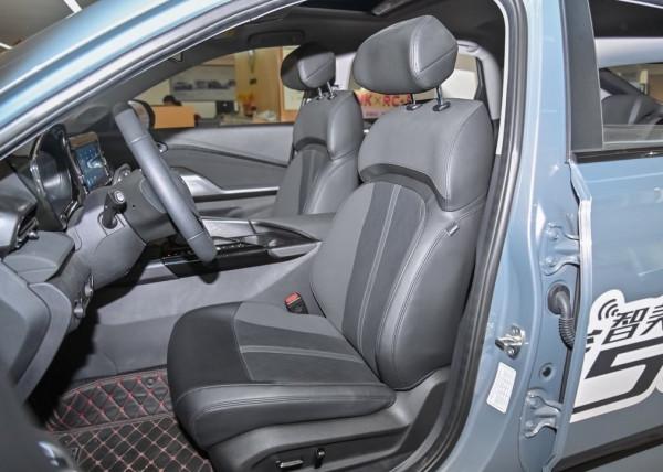 8萬級家轎RC-5，渦輪動力、高階底盤，好看又實用