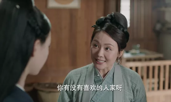 《還珠格格》中土氣十足的“柳紅”，在這部劇中扮相驚為天人