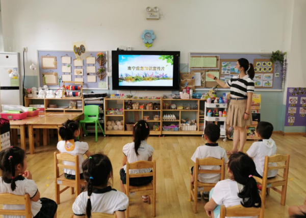 幼兒園廁所不分男女，家長質疑男女有別，園長：幼兒園都是這樣的