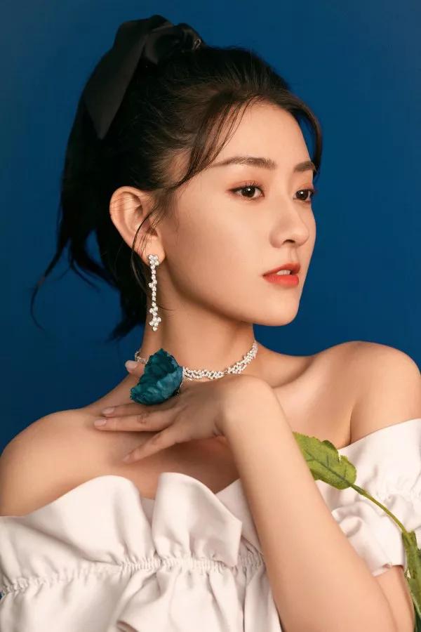 梁潔兩種風格的連衣裙，各有各的美，氣質溫文爾雅真是太美了