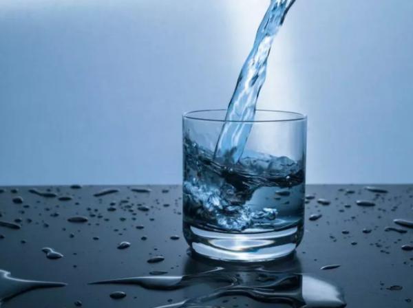 晨起喝一杯溫開水，等於喝細菌？還不清楚的，醫生告訴你真相