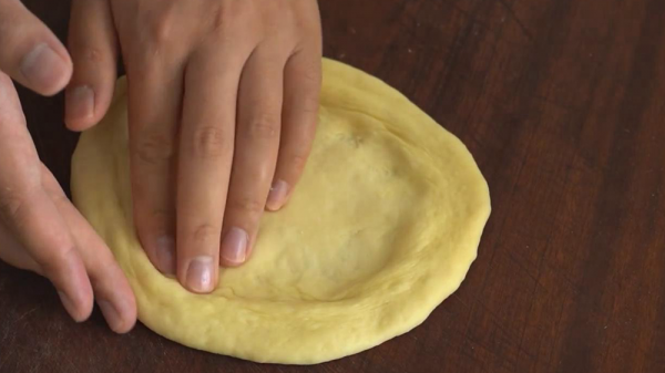 新疆烤饢，在家自己做著吃也方便，金黃酥脆，教你做兩種口味