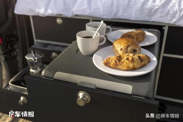 新款賓士露營車,雙層設計可睡4人帶小廚房,20多萬上班也能開 新款賓士露營車,雙層設計可睡4人帶小廚房,20多萬上班也能開