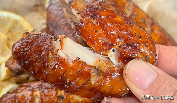 一頓飯：蒜香檸檬雞翅+海帶絲拌豆皮