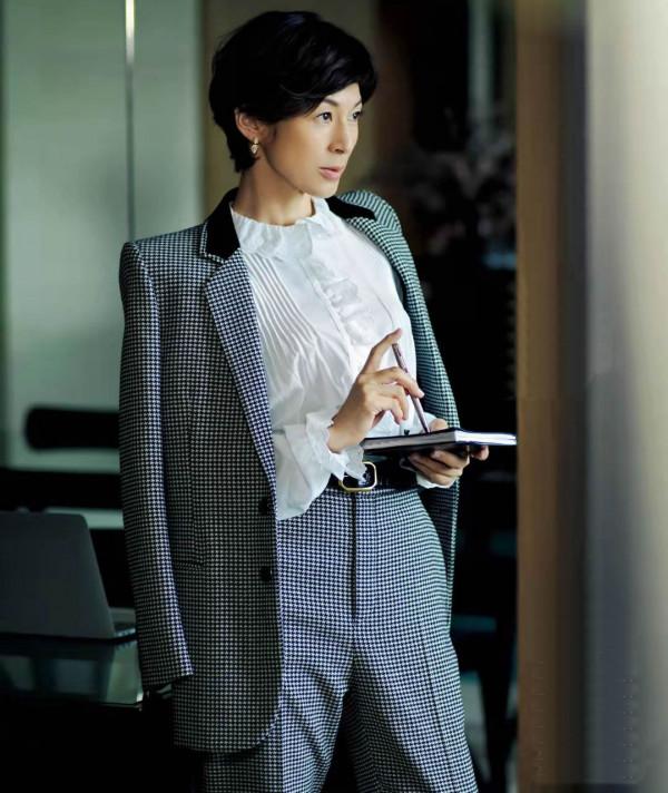 漂亮！講究大女人的“衣櫥”有多高階？論穿搭衣品，堪稱一絕