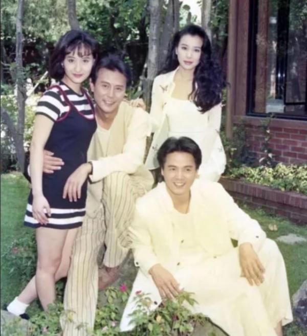 蕭薔換了髮型好像換了張臉，從大波浪升級到齊劉海，又年輕了許多