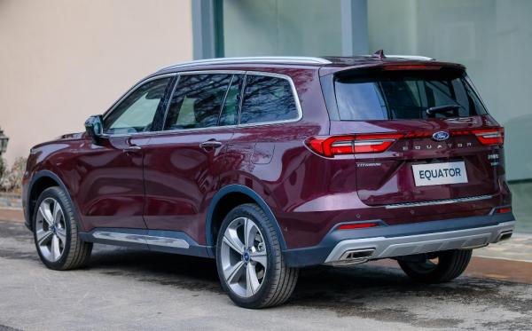 福特領裕主打家用取向，有三種座椅佈局可選，全系標配2.0T排量