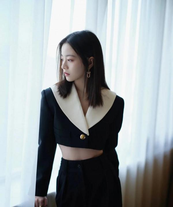 都說姜泥醜，可是小姐姐的現代裝好美呀