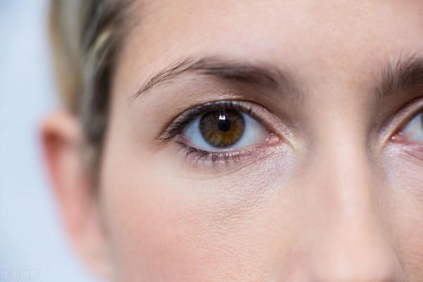 眼睛經常乾澀不適，是什麼情況？找準原因，少走彎路