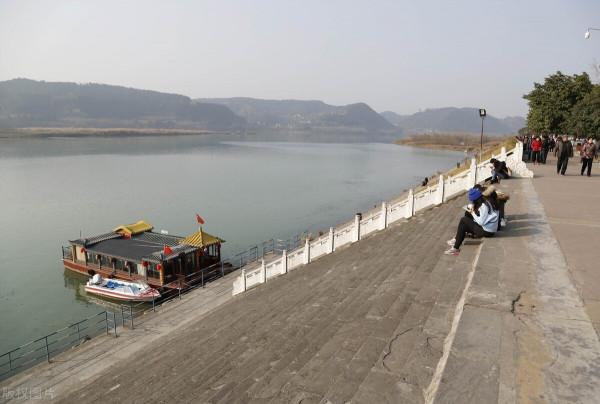 坐在閬中的小院裡，在陽光下，任時光流逝