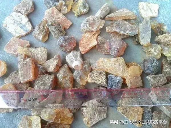 假貨大盤點！看到這 8 種珠寶離遠點，買了也是浪費錢！