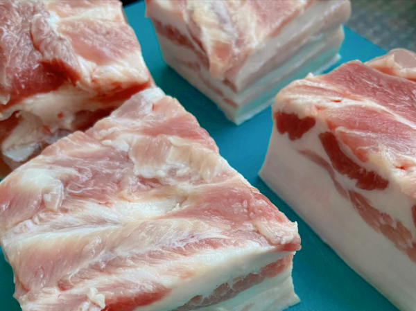 梅菜扣肉的正宗做法，軟爛入味不油膩，年夜飯露兩手，撐得住場面