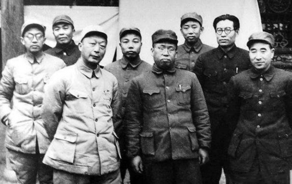 1955年，軍委連開兩天會議敲定元帥11位，為何後來缺一人？