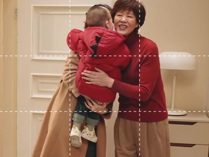 昔日第一女神看望郎導，小可愛親吻郎平，郎平笑開了花，其樂融融