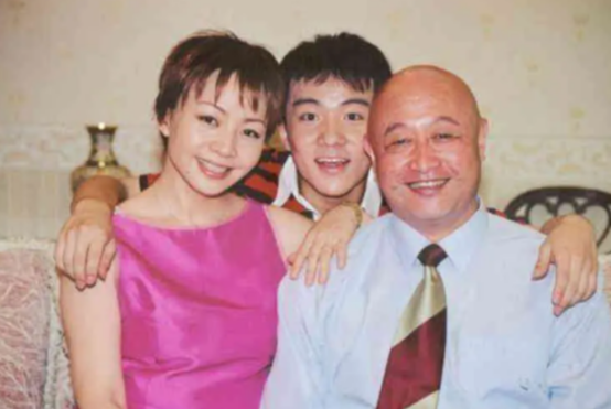 8歲演“三毛”走紅,與孫儷是同班同學,如今的孟智超怎麼樣了? 8歲演“三毛”走紅,與孫儷是同班同學,如今的孟智超怎麼樣了?