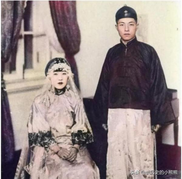 百年前生活何模樣？末代皇后婉容令人唏噓，川島芳子與丈夫合影