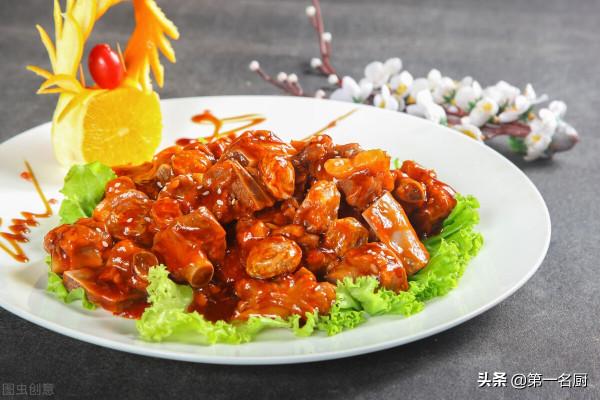 煮肉燉排骨，放料越多越難吃，只需放1味料，軟爛入味，吃著賊香