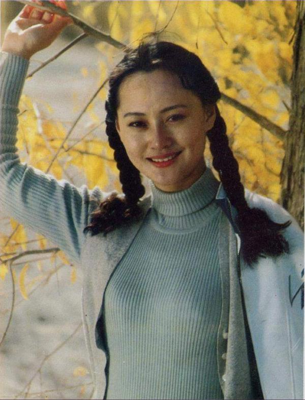 宋佳:21歲嫁42歲京劇大師,26歲離開重病丈夫,55歲嫁比利時老公 宋佳:21歲嫁42歲京劇大師,26歲離開重病丈夫,55歲嫁比利時老公