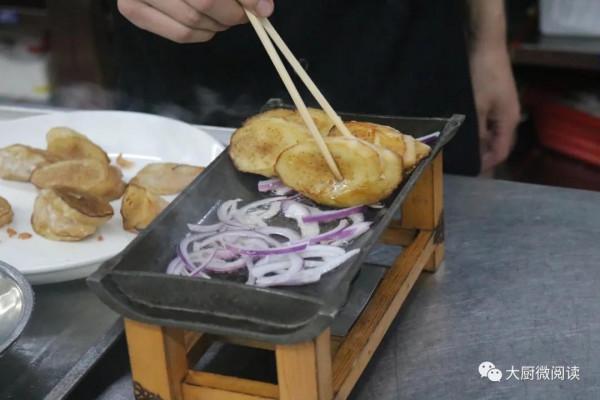 油燜醬+椒麻湯+花椒油，鐵板魚麻辣鮮香，推出即成宴客大菜