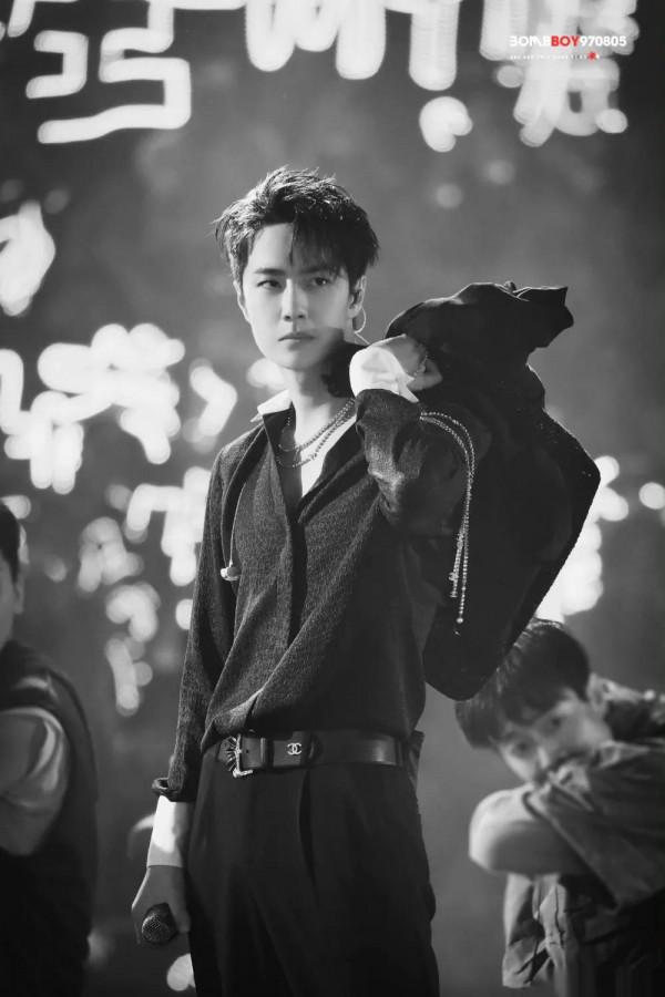 王一博《無感》現場版高畫質桌布