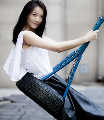 齊溪：娛樂圈的“奇女子”，穿帆布鞋走紅毯，顏值與實力並存