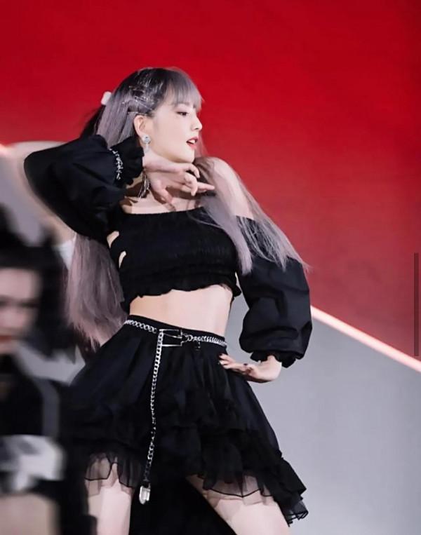 佟麗婭元氣滿滿，一顰一笑都美得讓人移不開眼，溫柔可人