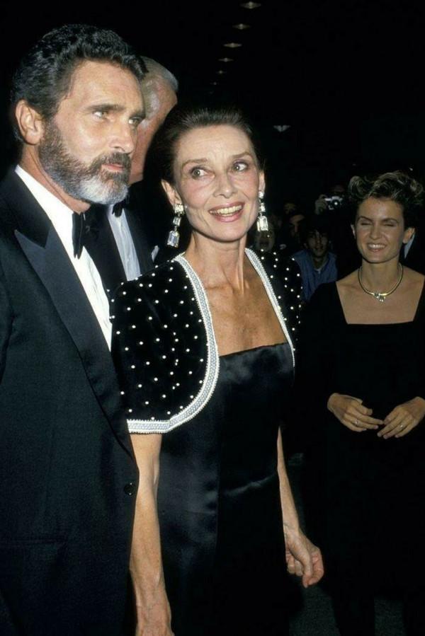 美人遲暮？晚年時期的奧黛麗·赫本，穿搭精緻優雅，依舊美得驚豔