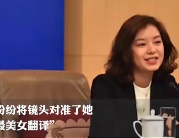 最美翻譯官張京，16分鐘臨場速譯驚豔全場，傳遞中國之聲