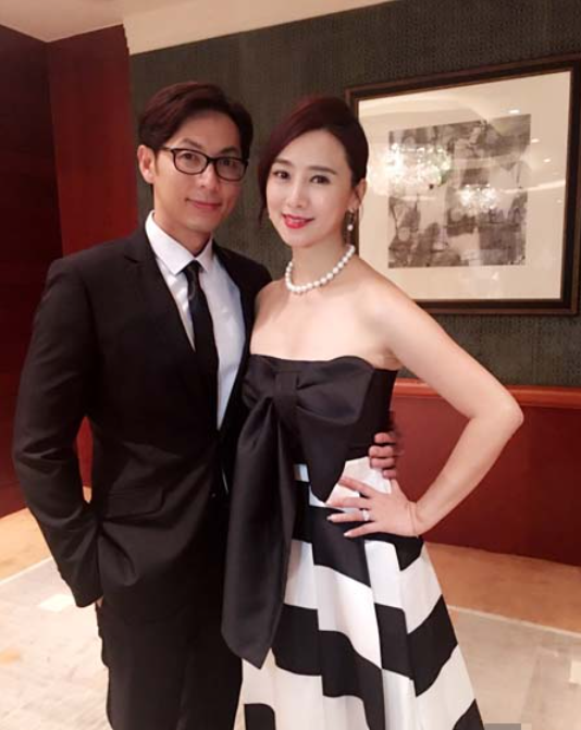 53歲翁虹曬全家福慶生，老公年輕似逆齡生長，女兒顏值高不輸明星