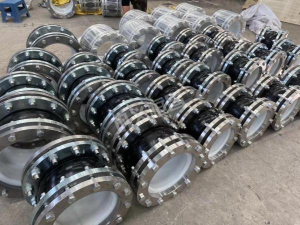 管道連線在什麼情況下要使用氯丁橡膠接頭？