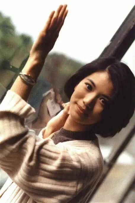 公開戀情時讓全港少男心碎的袁詠儀有多美