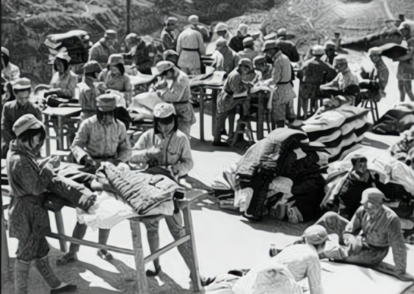 她被日寇砍掉雙手後，親眼看著木楔子釘進自己身體，仍不透露軍秘