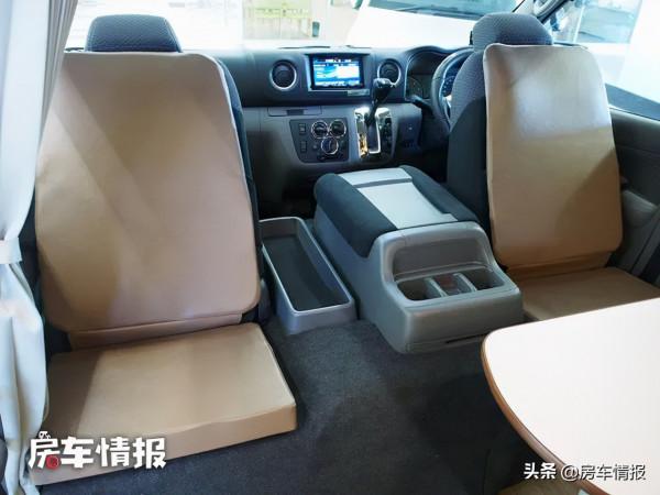 日產床車長度僅5米，配2.5T動力強帶四驅，車尾有廁所堵車也不怕