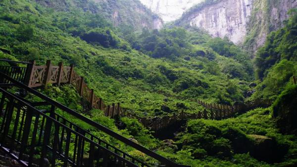 世界上最大的天坑在我國，縱深666米，從坑口來回坑底需要7小時